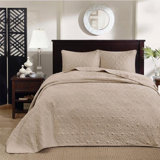 Mikrofiber yatak örtülerinde çeşitli bitirme işlemlerinin kullanılmasının faydaları ve sınırlamaları nelerdir?